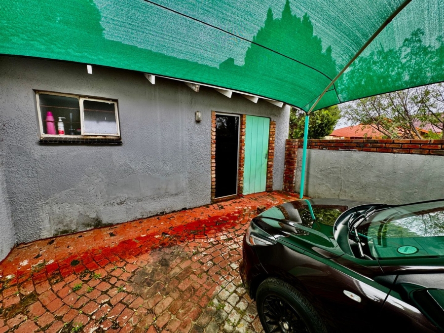 6 Bedroom Property for Sale in Dassie Rand North West